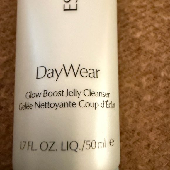 Estee Lauder DayWear Glow Boost Jelly Cleanser - Light Blue - Picture 9 of 10